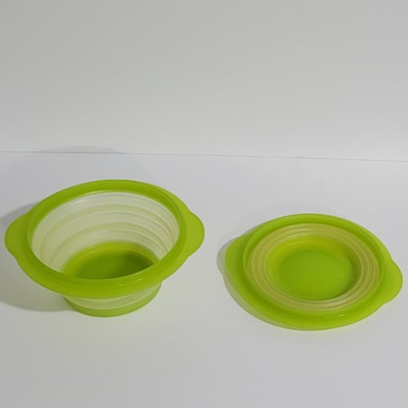 Tupperware 5452A-1 Flat Out Collapsible Bowls -Set of 2 Green - Good Condition - Picture 2 of 4